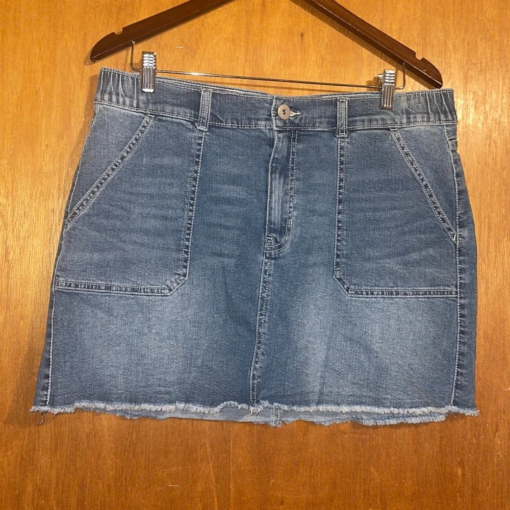 •NO BOUNDARIES•NWOT HIGH RISE DENIM FRAYED HEM SKIRT SIZE XXL NEW CONDITION